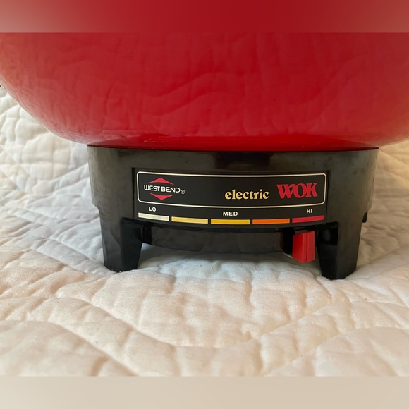 West Bend Electric Wok - Picture 2 of 6